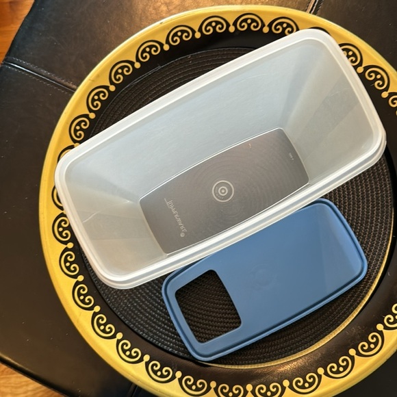 Vintage Tupperware 20 Cup Cereal Keeper Blue Lid - Picture 4 of 5